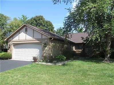 End Unit condo in Sylvan Ridge Lakes