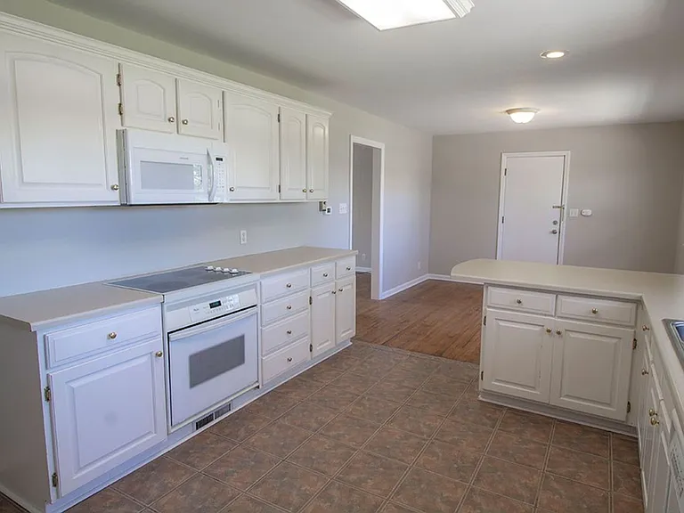 2207 Bushnell Dr — Photo 12