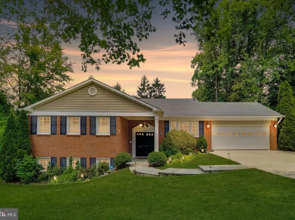 3300 Clearwood Ct, Falls Church, VA 22042