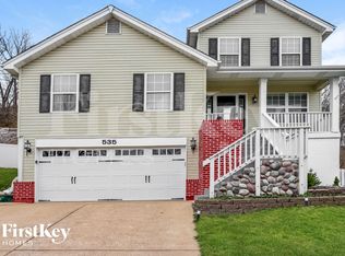 535 Elm Crossing Ct, Ballwin, MO 63021