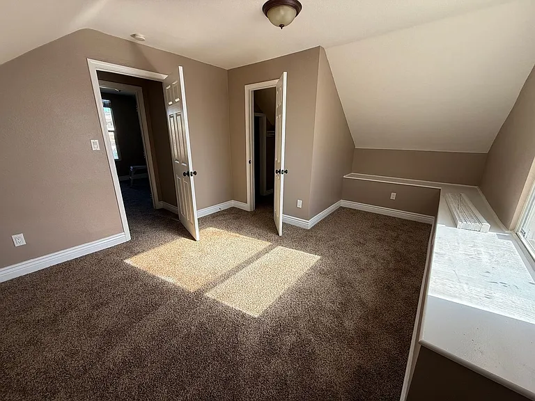 536 W Greenwood Ave — Photo 6