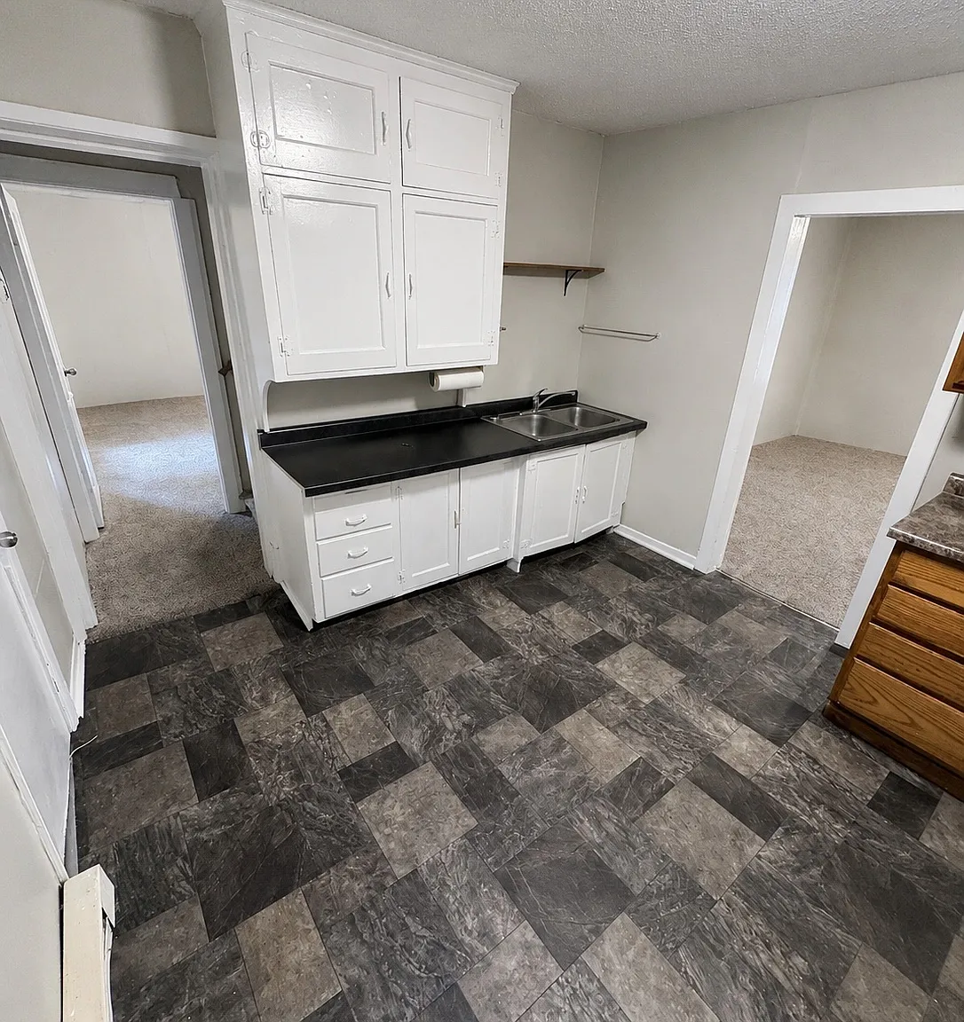 123 E Spring Street — Photo 2