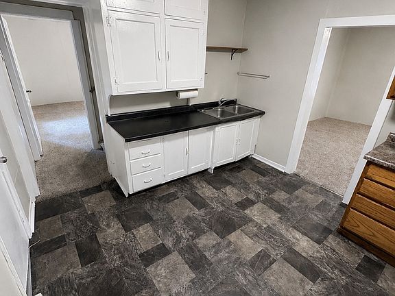 2nd image of 123 E Spring St