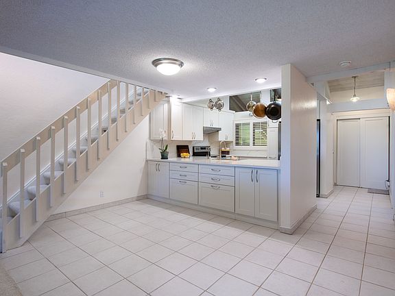 2nd image of 68-3840 Lua Kula St APT C202