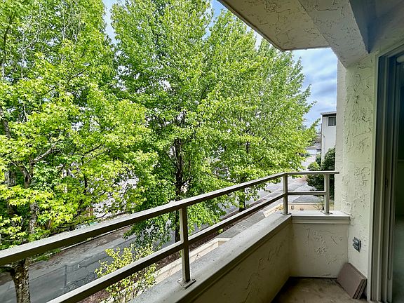 5th image of 1520 15th Ave E APT 36