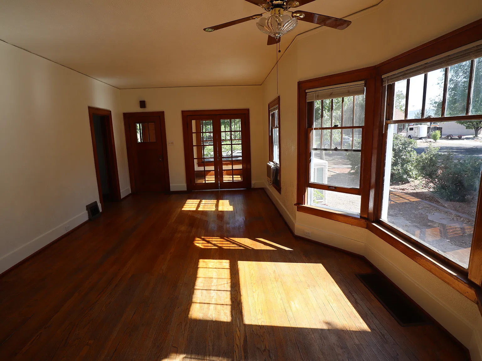 2 bed, 840 sqft, $1,600 — Photo 3