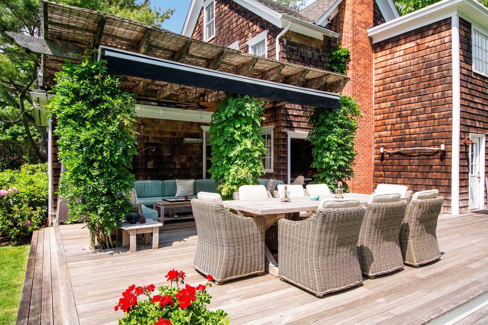  out door dining area