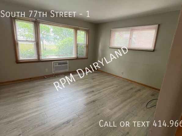 1214 S 77th St APT 1