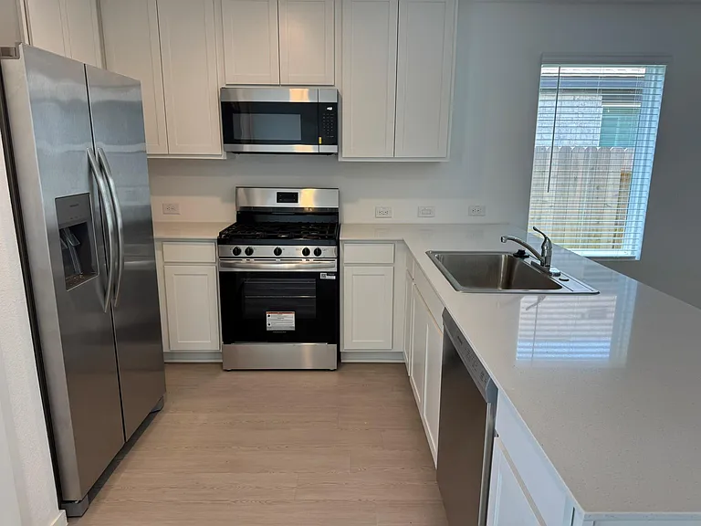 706 Zuppino Ln — Photo 10