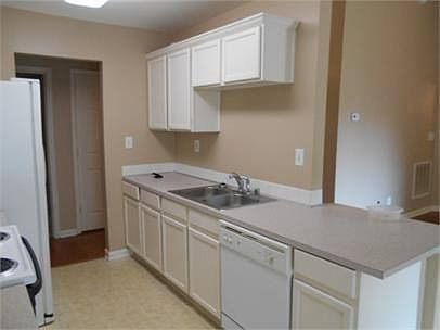 5th image of 517 Green Valley Dr