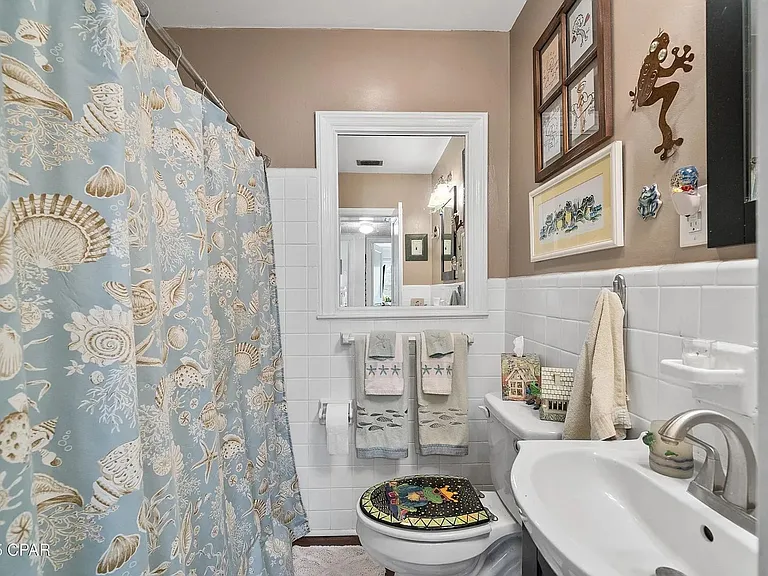 321 S Bonita Ave — Photo 15