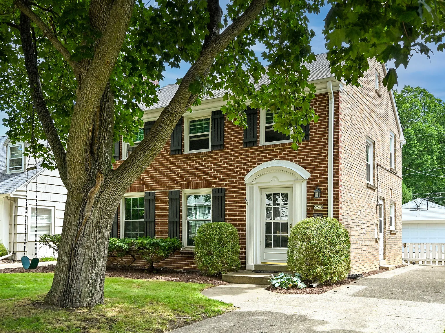 3 bed, 1.5 bath, 1949 sqft, $3,350 — Photo 3