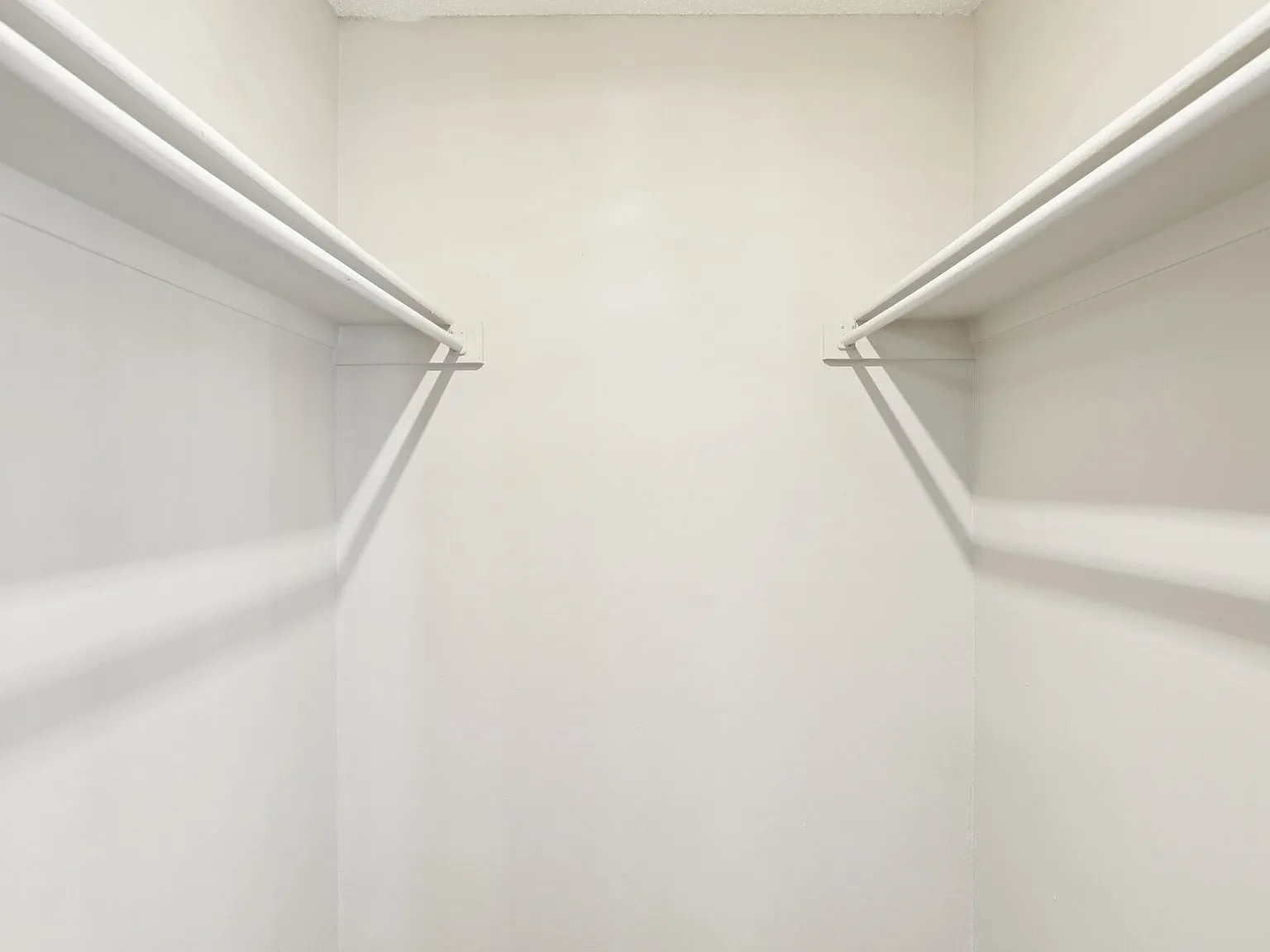 Claro Court Apartments — Photo 2