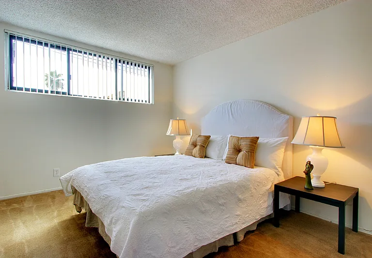Castillian Apartments — Photo 14