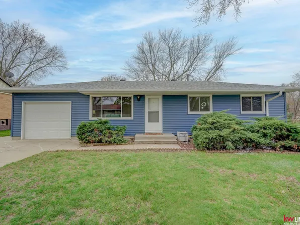 8331 S Cherrywood Dr, Lincoln, NE 68510