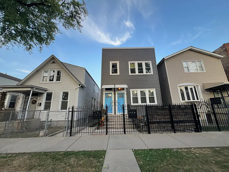 1925 N Albany Ave #1L — Photo 1