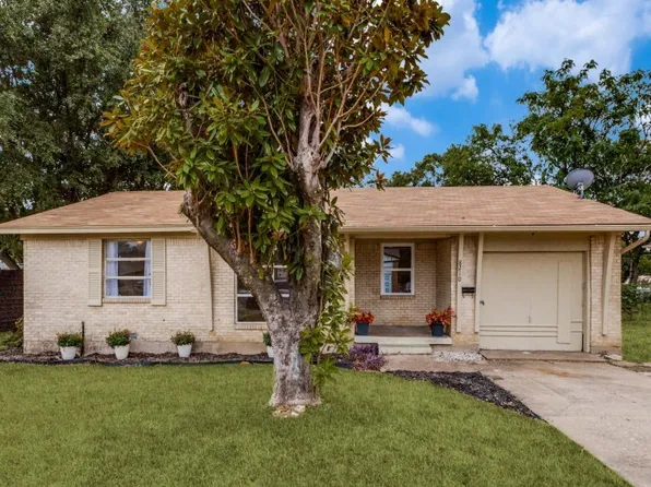 8210 Benares Dr, Dallas, TX 75243