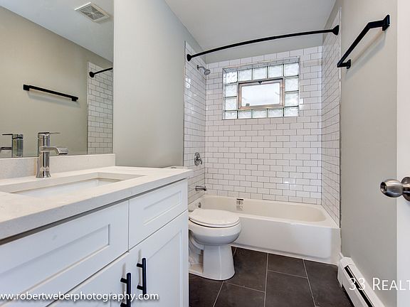4th image of 1619 E Thacker St #202