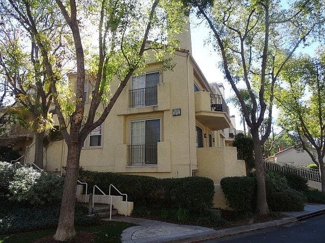 2nd image of 24127 Del Monte Dr Unit 123