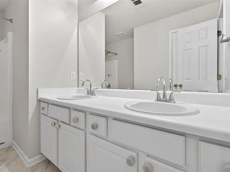 28 Stonehenge Ct — Photo 33