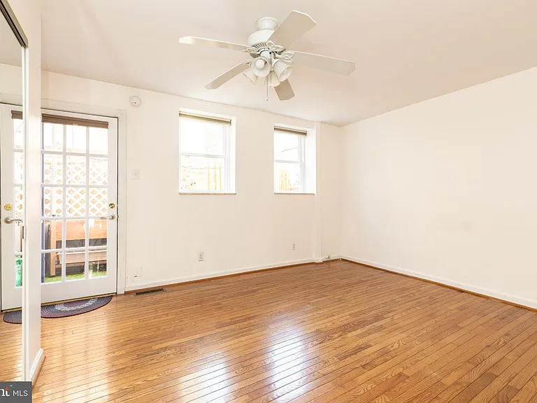 910 Mountain St #1 — Photo 6
