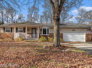 3306 Hope Lake Dr, Brighton, MI