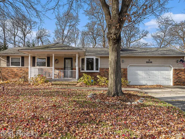 3306 Hope Lake Dr, Brighton, MI 48114