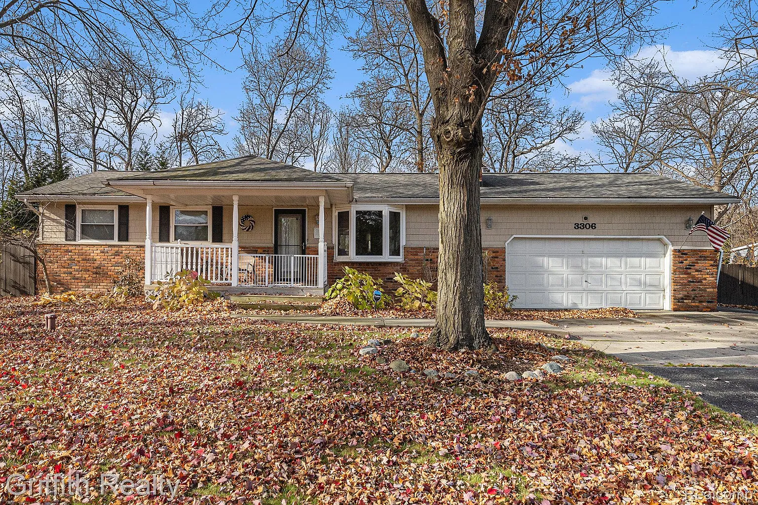 3306 Hope Lake Dr photo 1