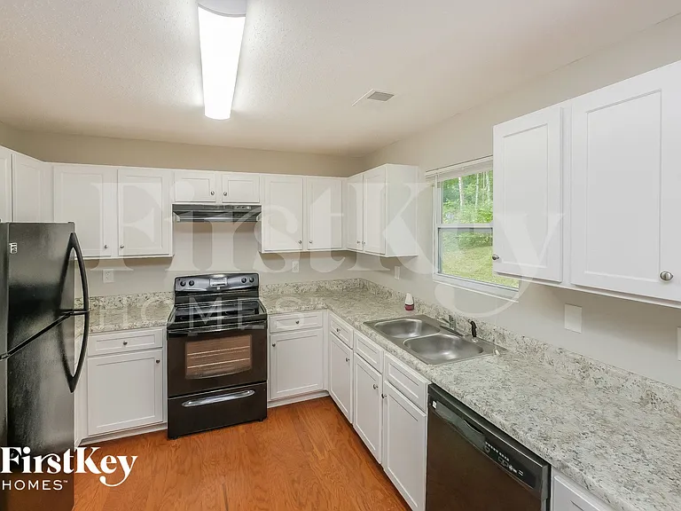 736 Rowe Rd — Photo 8