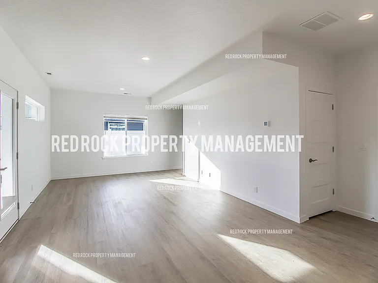 1118 N Davis Ln — Photo 15