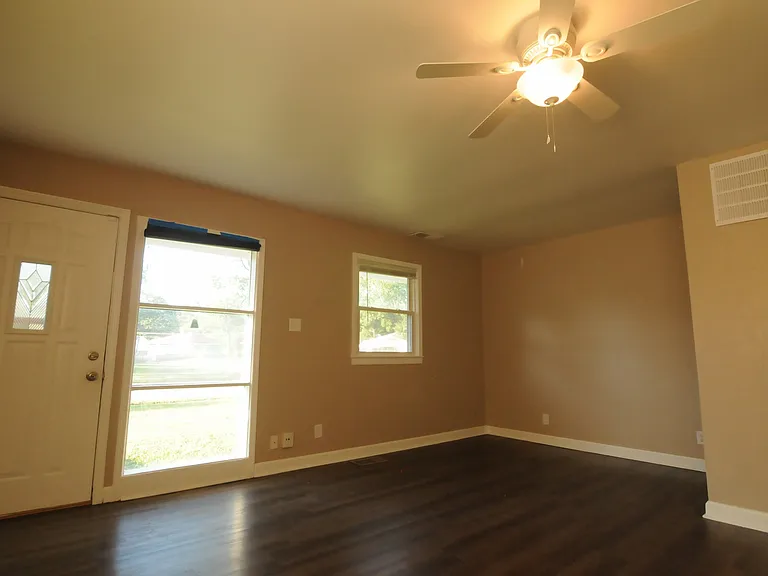 8309 Schoen Dr — Photo 4