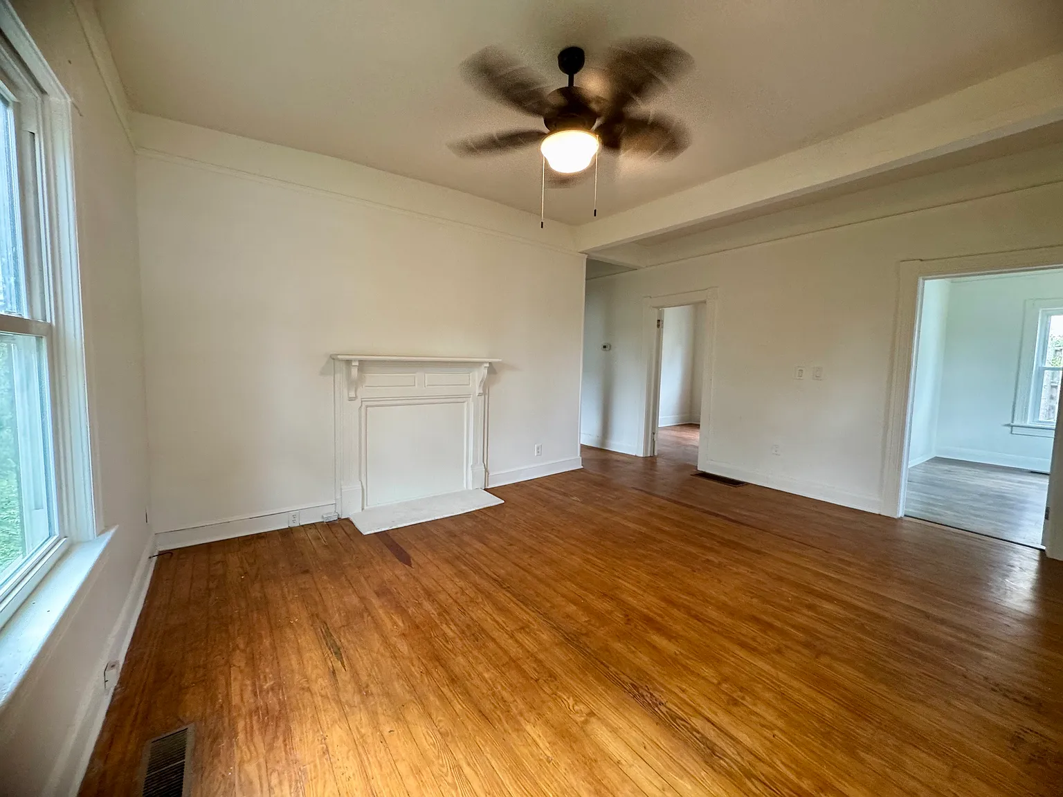 2 bed, 950 sqft, $2,200 — Photo 2