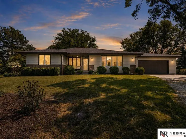 8701 Davey Rd, Lincoln, NE 68517
