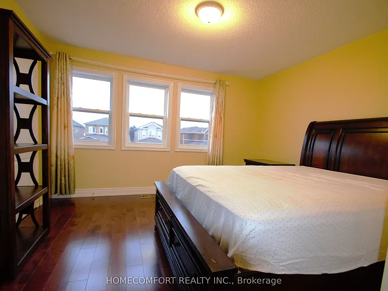 28 Deerwood Cres — Photo 16