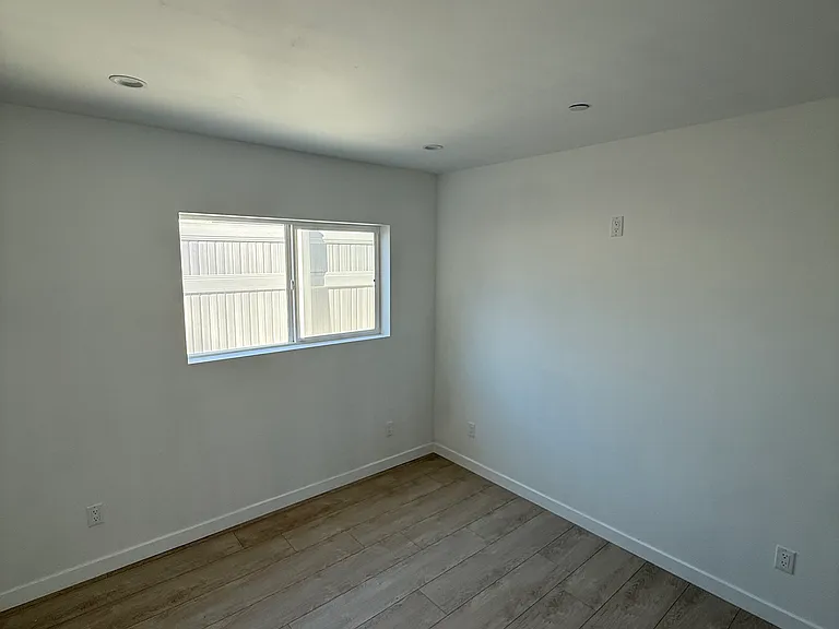 22026 Saticoy St #1/2 — Photo 6