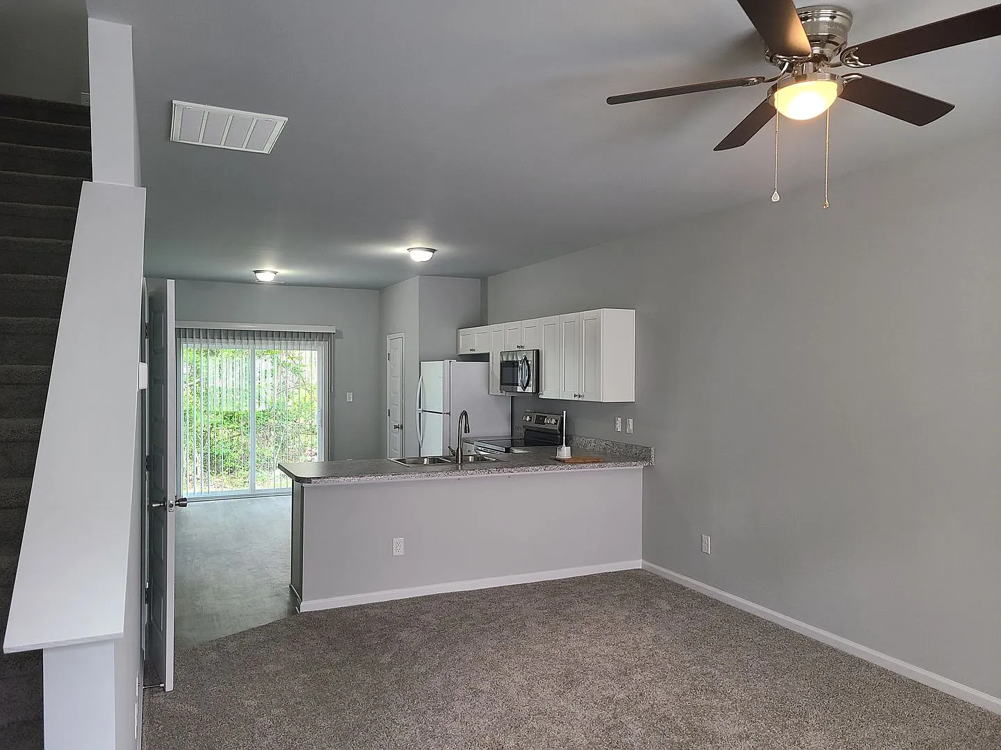End unit 2 bedroom 2.5 bath townhome - Holly Ridge — Photo 3