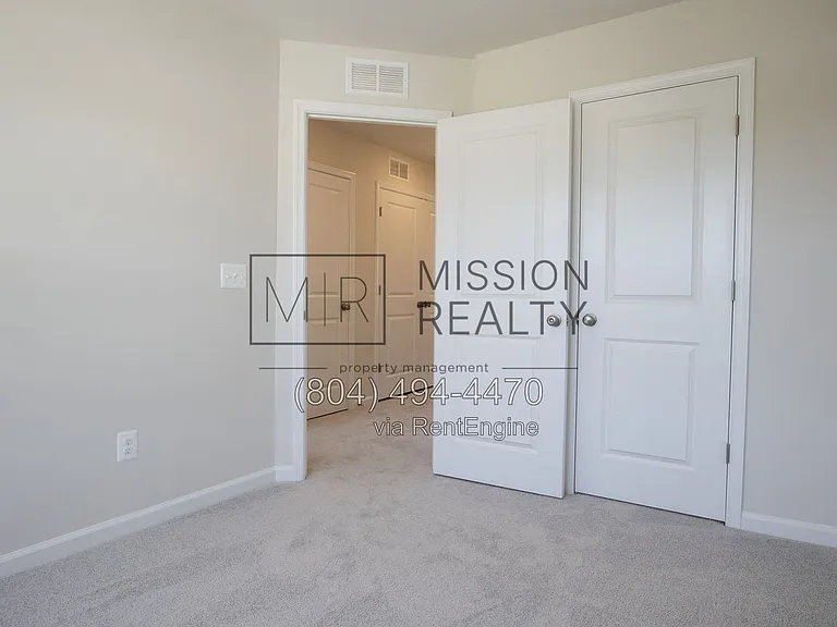 8756 Whitman Dr — Photo 23