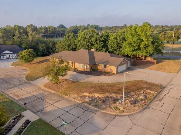 4725 W Country Club Dr, Stillwater, OK 74074