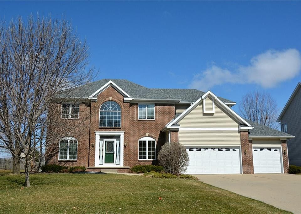 1st image of 815 SE Westwoods Dr