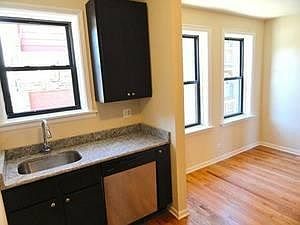 4th image of 2800 W Lawrence Ave