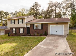 6650 Vaughn Rd, Fayetteville, NC 28304