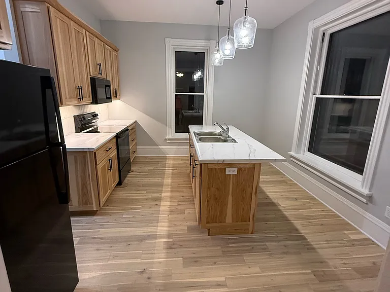 45 E 17th St — Photo 1