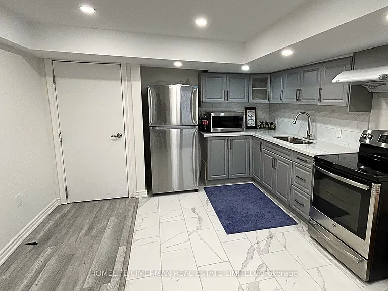 133 Sharavogue Ave #B — Photo 5
