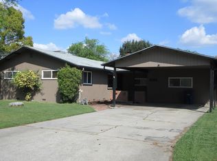 2526 17th Ave, Kingsburg, CA 93631