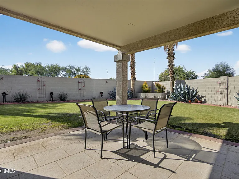 15481 W Mauna Loa Ln — Photo 4