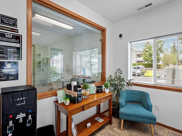 Gilhurst Apartments — Photo 8
