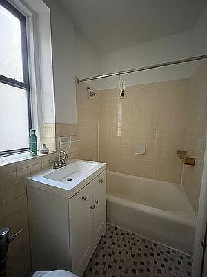 5th image of 446 Kingston Ave APT B28