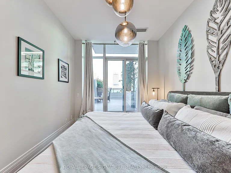 112 George St S #902 — Photo 15