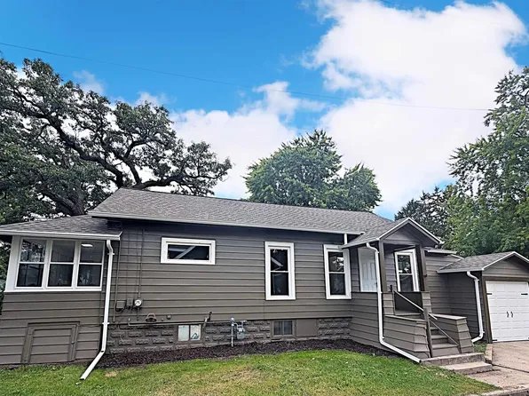 811 Randall Pl, Oshkosh, WI 54901