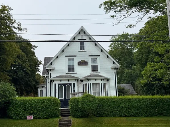 55 Forest St, Yarmouth, NS B5A 3L6
